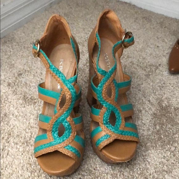 BCBGEneration  platform sandals - Picture 2 of 4